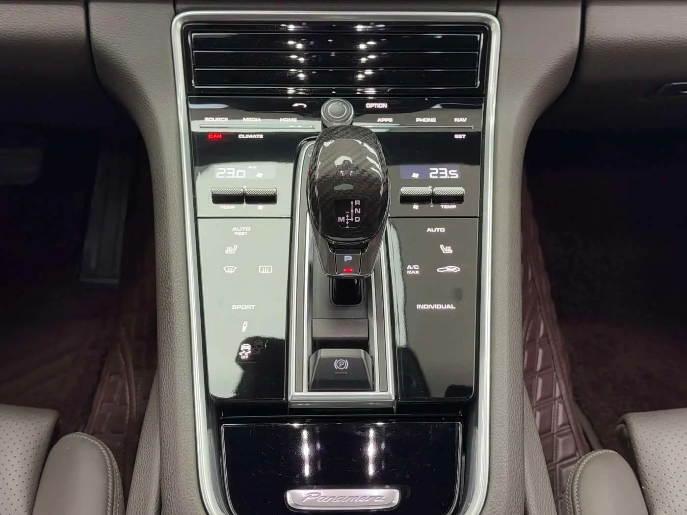 Porsche Panamera 2018 — Фото 16/18
