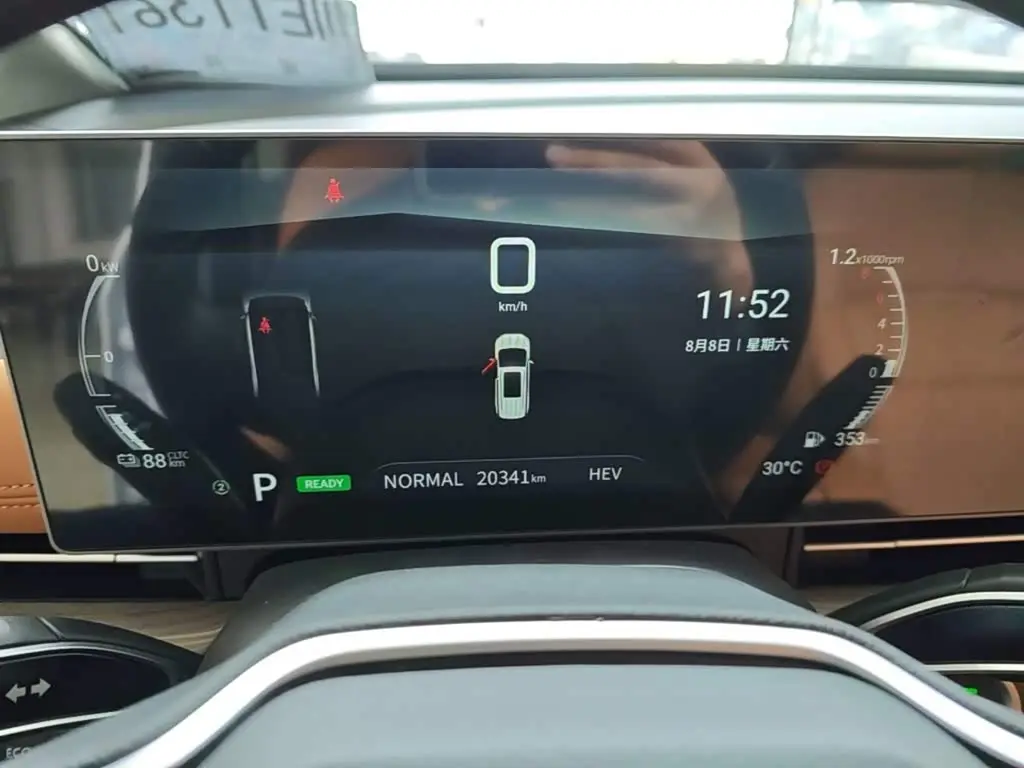 SAIC Maxus Maxus G50 PHEV 2025 — Фото 12/20