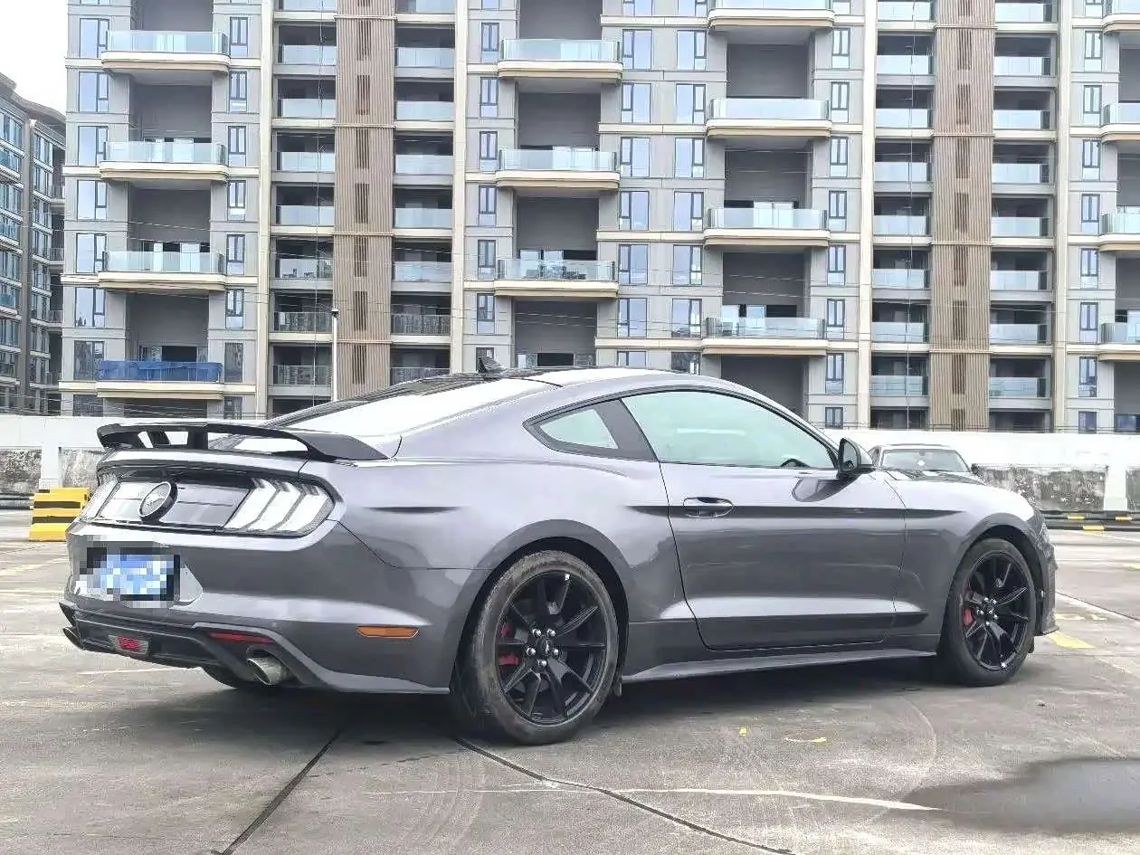 Ford Mustang 2023 — ფოტო 5/9