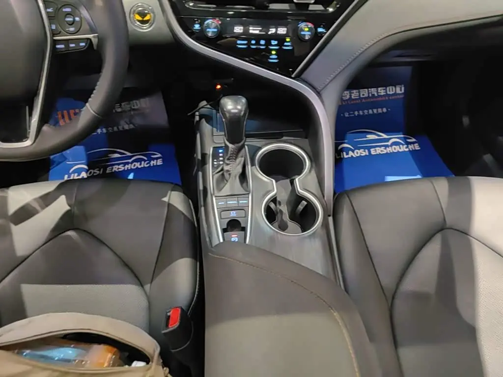 Toyota Camry 2022 — Şəkil 14/20
