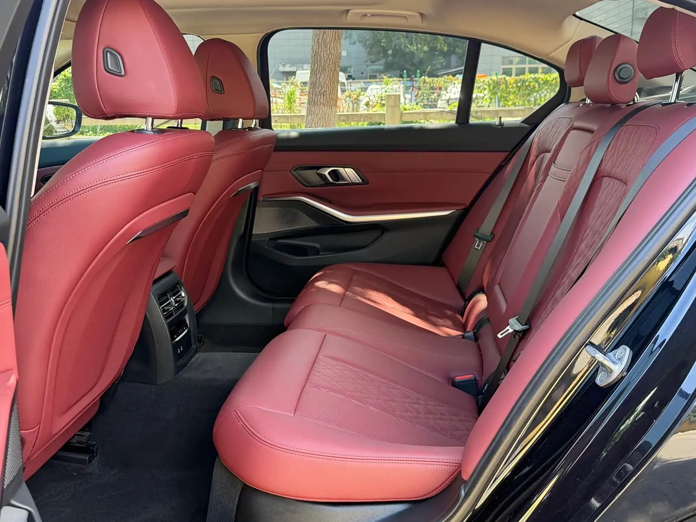 BMW 3 Series 2023 — Photo 6/20
