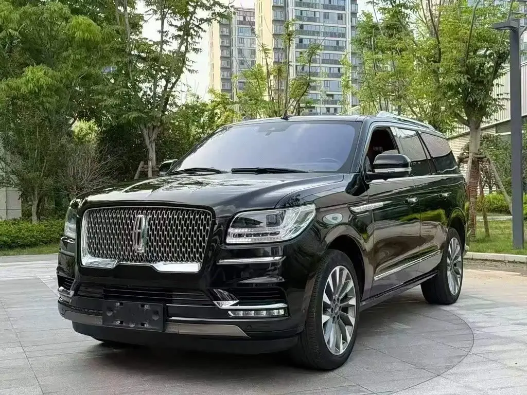 Lincoln Navigator 2018 — Фото 1/5