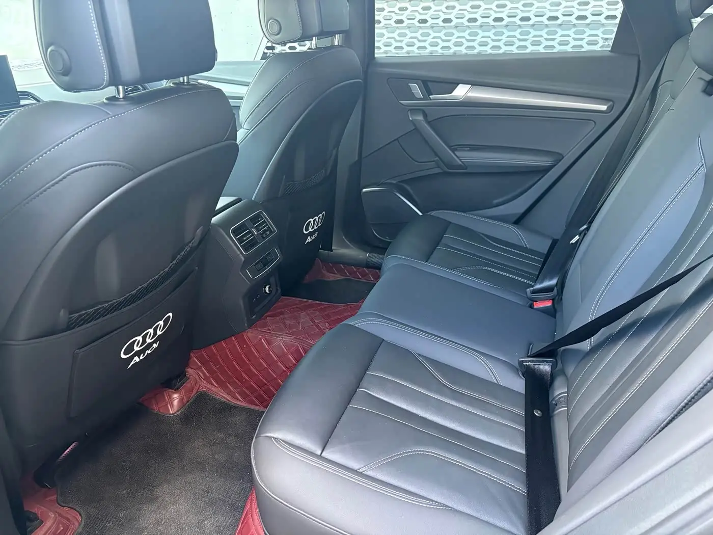 Audi Q5L 2024 — Photo 8/14
