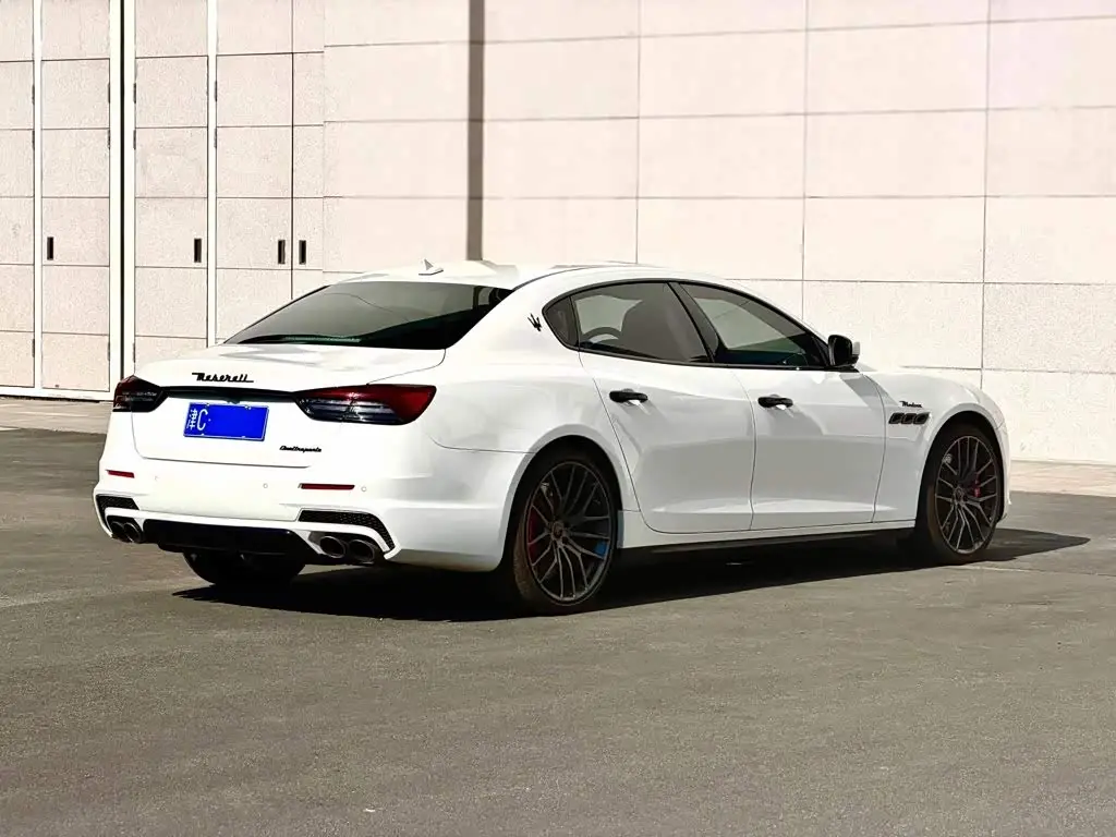 Maserati Quattroporte 2019 — Фото 7/9