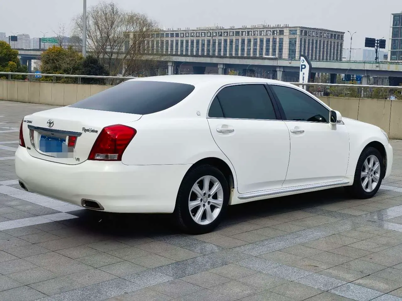 Toyota Crown 2010 — Photo 7/18