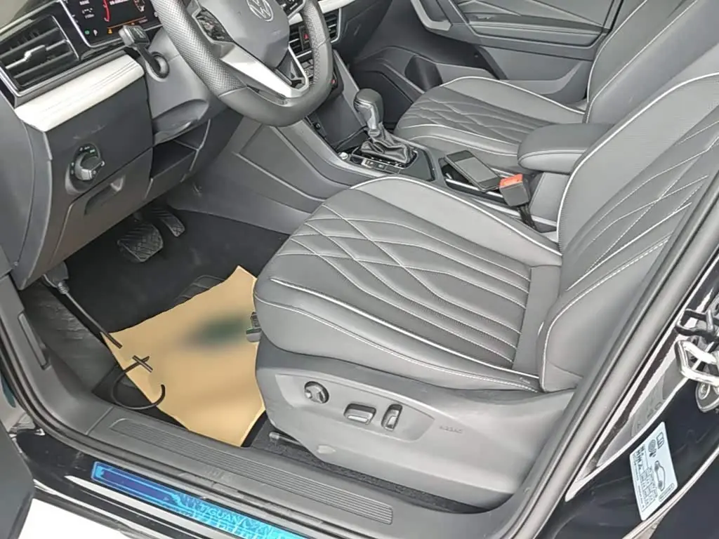Volkswagen Tiguan L 2022 — Фото 11/20
