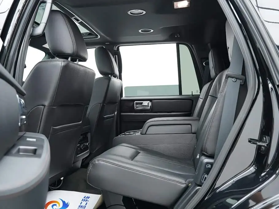 Lincoln Navigator 2018 — Photo 16/20