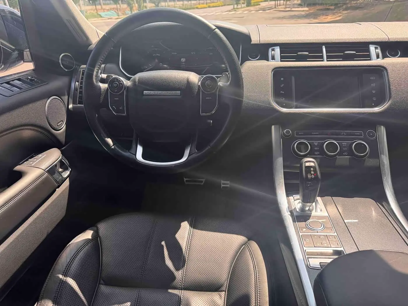Land Rover Range Rover Sport 2016 — Фото 17/20