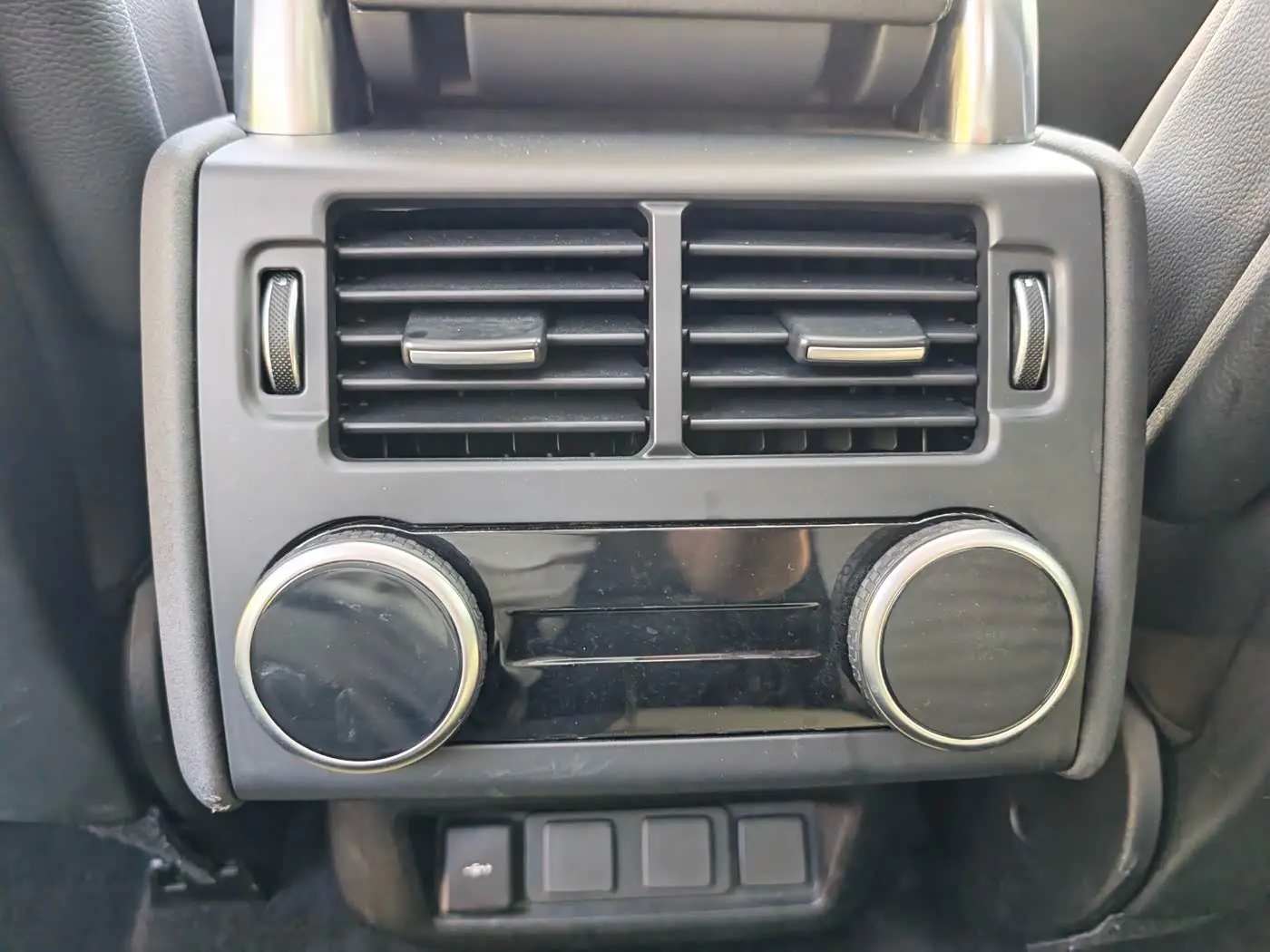 Land Rover Discovery 2024 — Photo 13/20