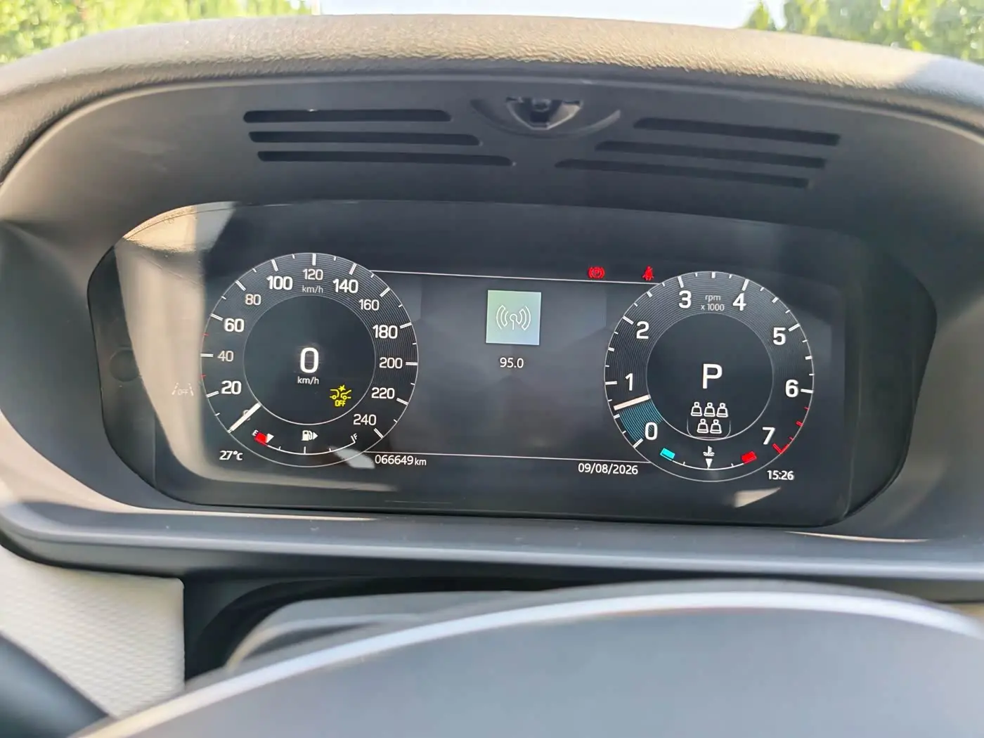 Land Rover Discovery 2024 — Photo 19/20