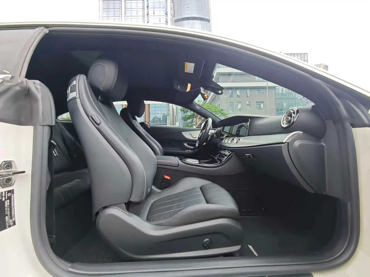 Mercedes-Benz E-Class 2021 — Photo 12/20