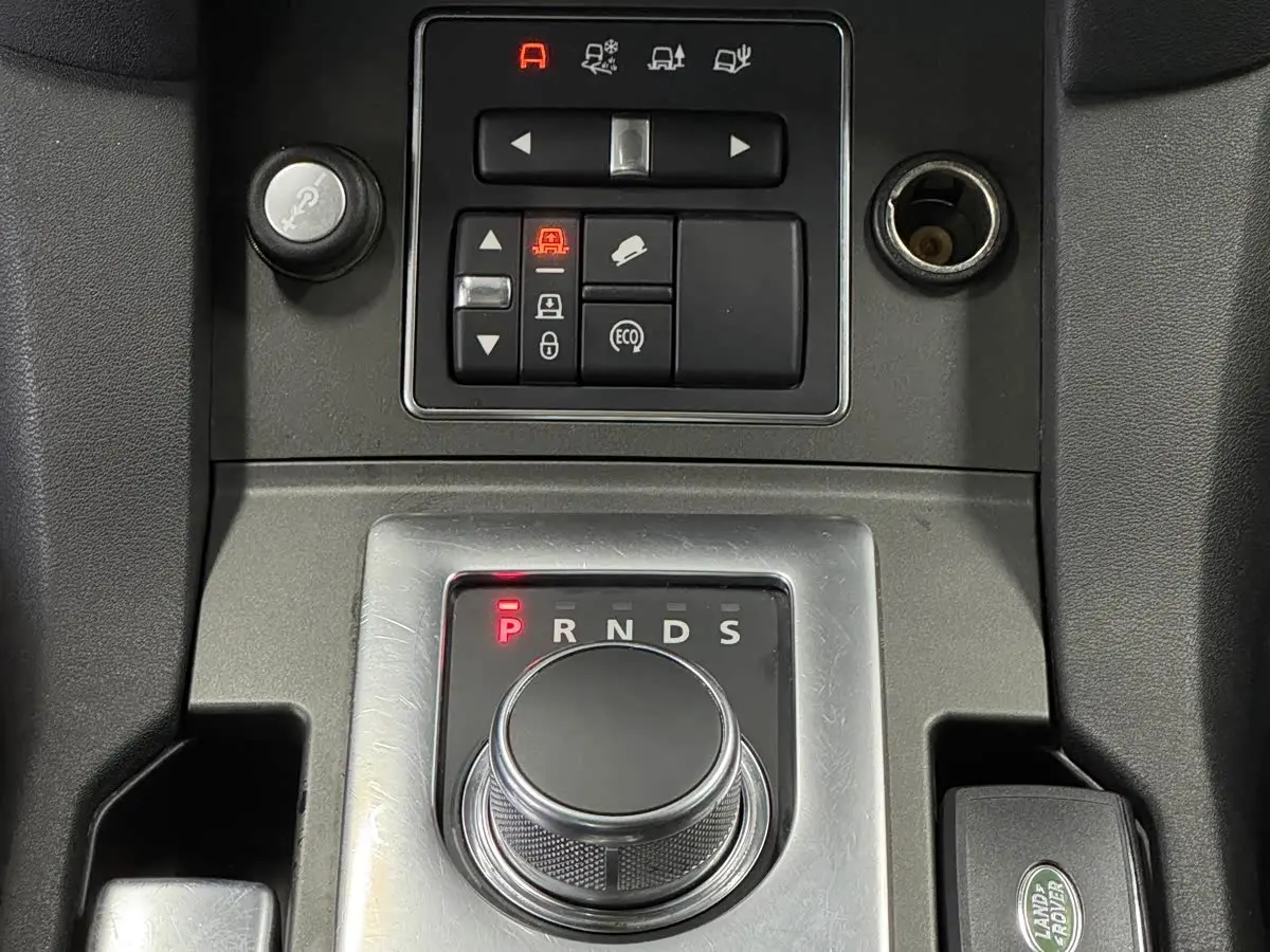 Land Rover Discovery 2016 — Фото 12/20