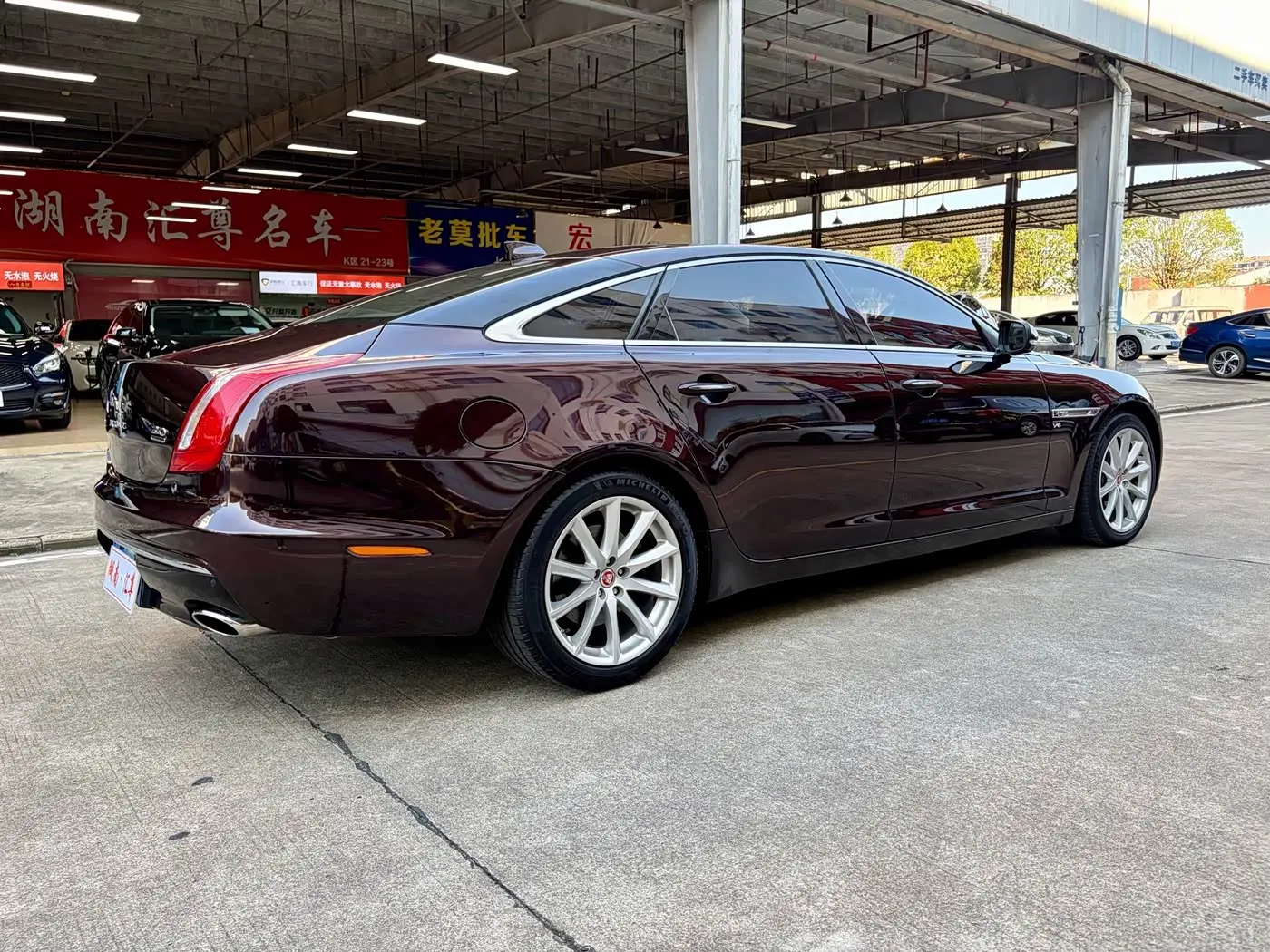 Jaguar XJ 2018 — Фото 17/19
