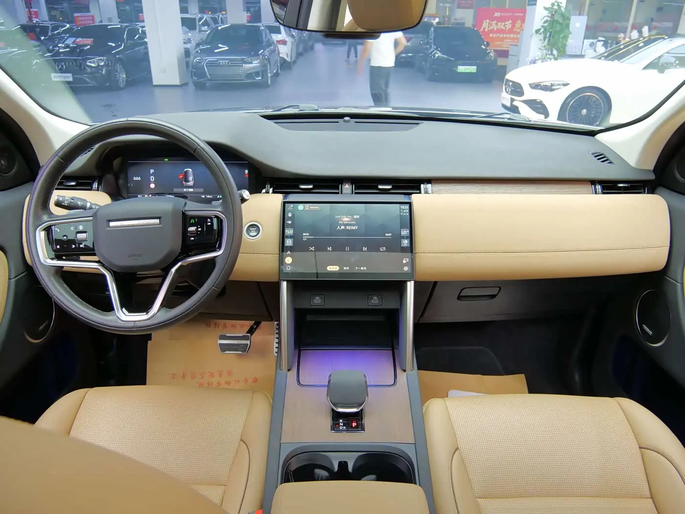 Land Rover Discovery Sport 2024 — Фото 13/18