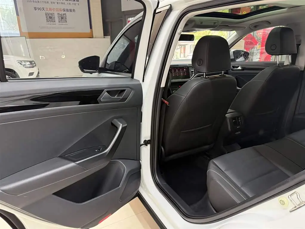 Volkswagen T-ROC 2022 — Photo 18/20