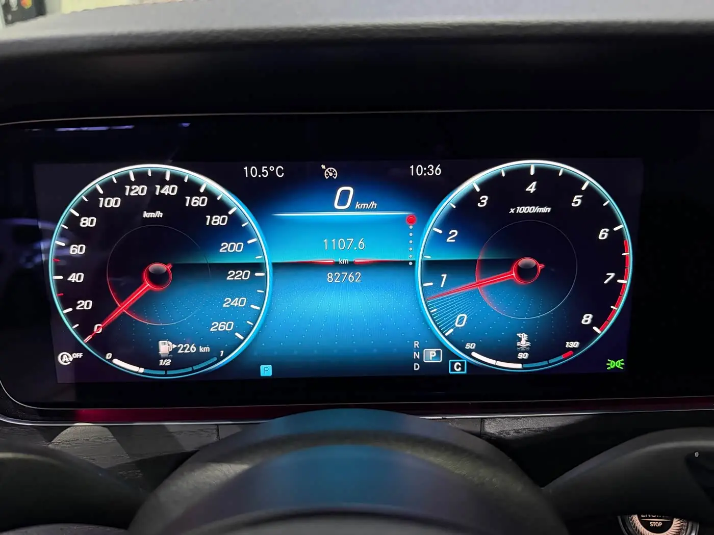 Mercedes-Benz E-Class 2022 — Photo 12/19