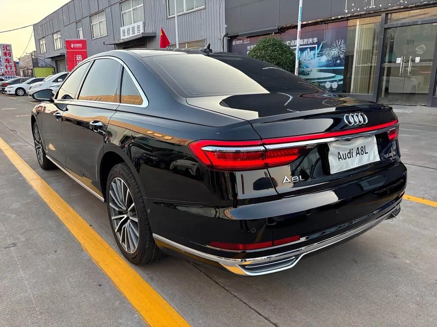 Audi A8 2018 — Фото 3/14
