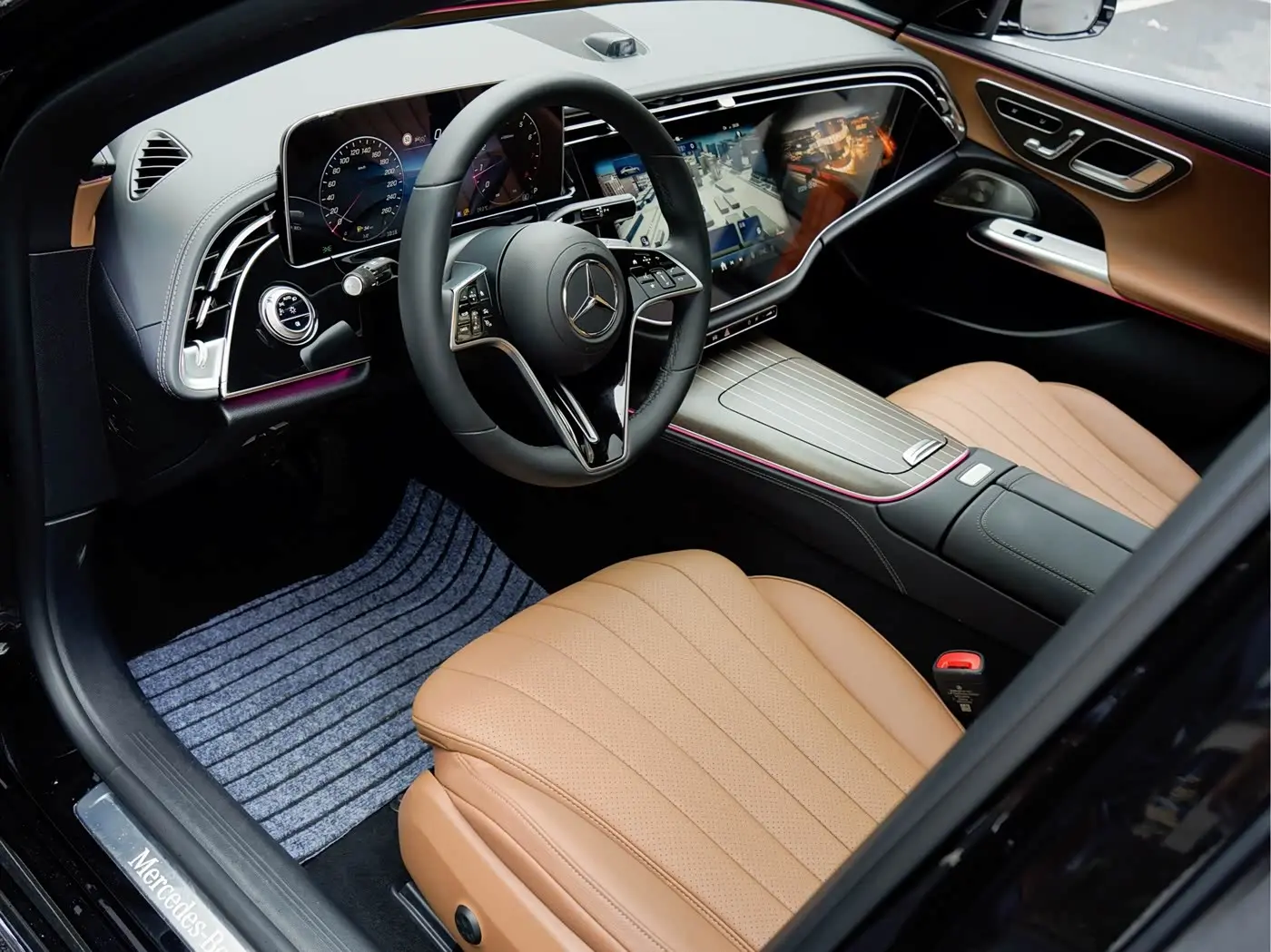 Mercedes-Benz E-Class 2024 — Photo 11/20
