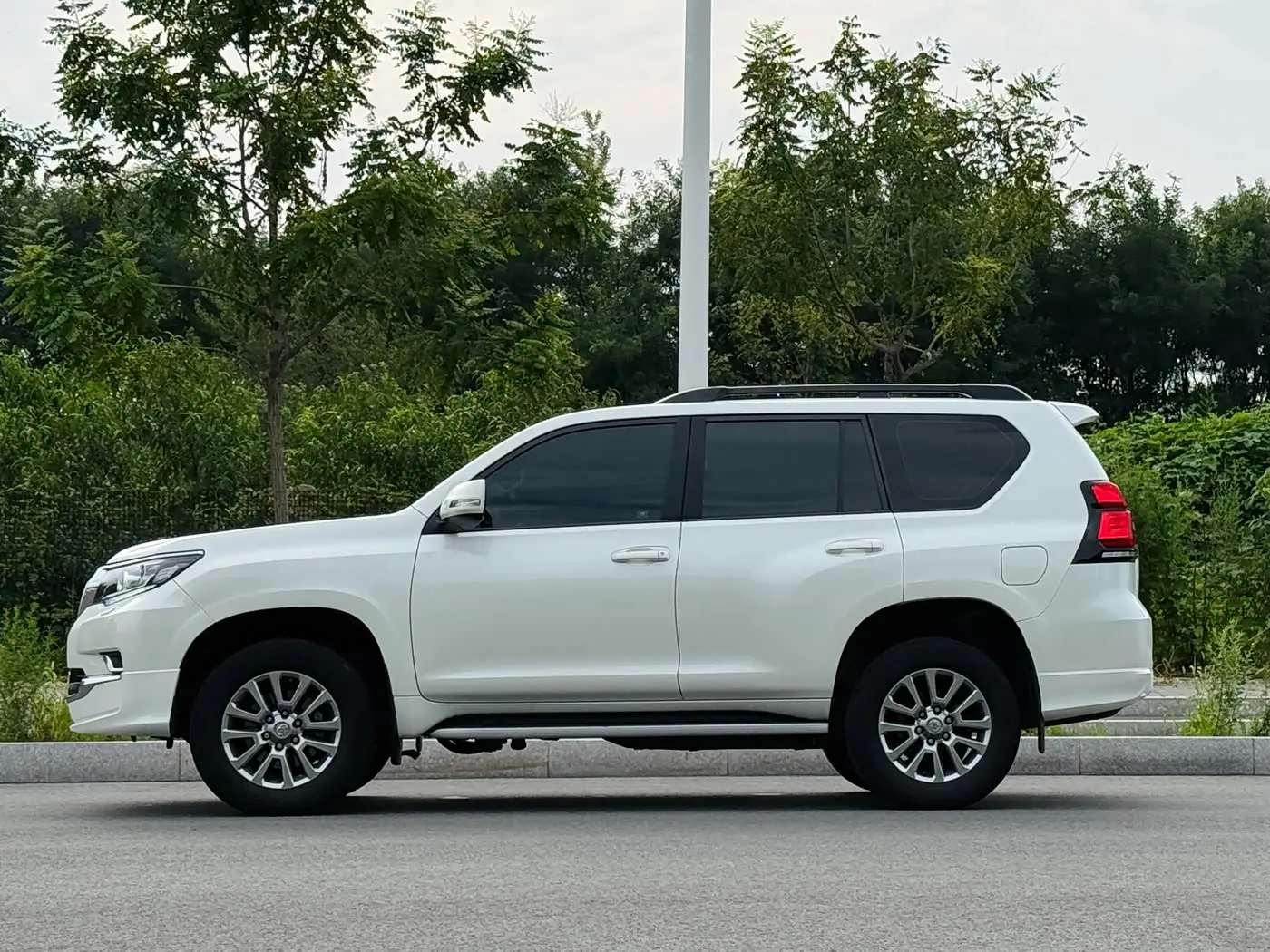 Toyota Prado 2019 — Photo 3/10
