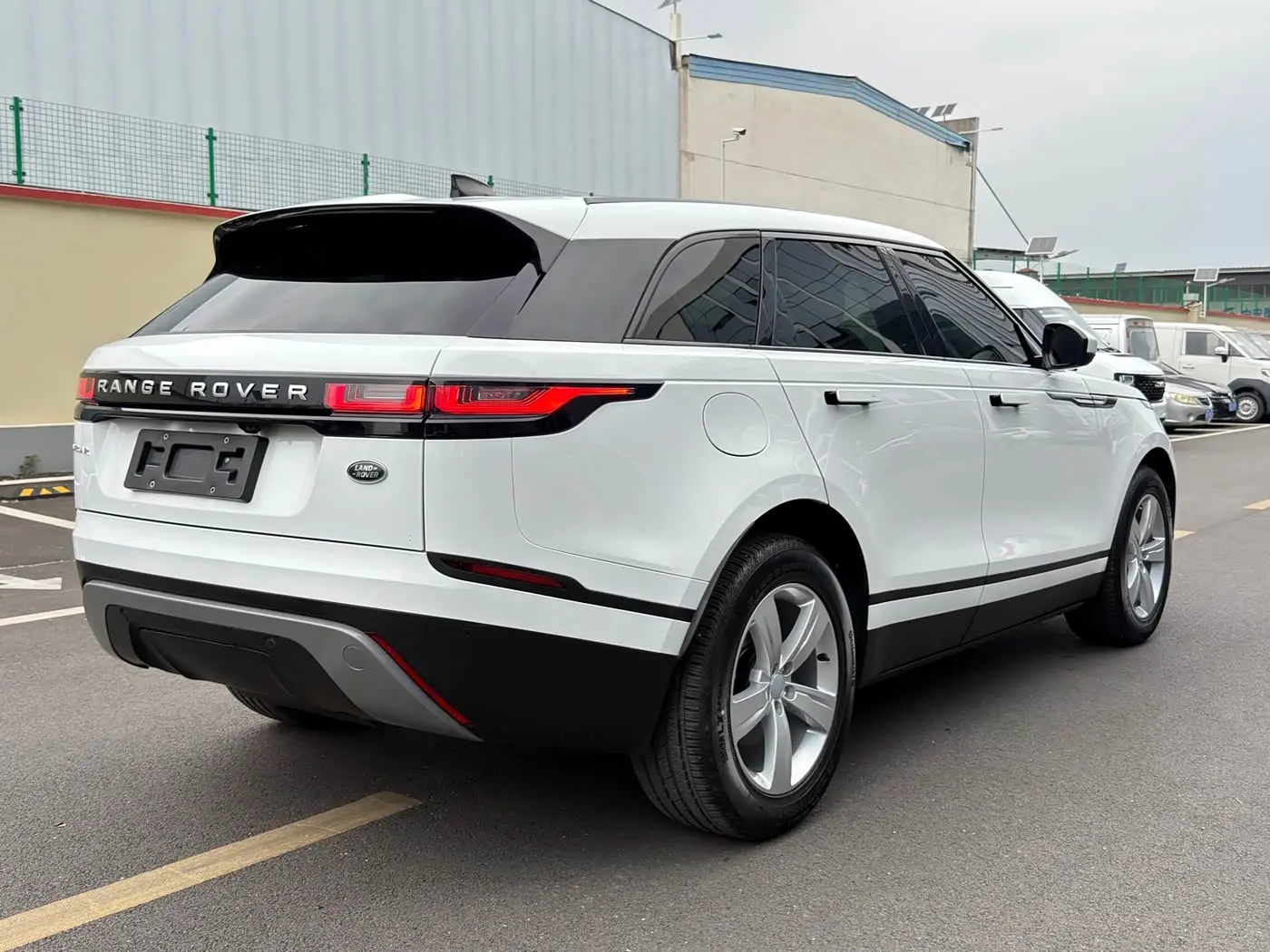 Land Rover Range Rover Velar 2020 — Фото 14/15