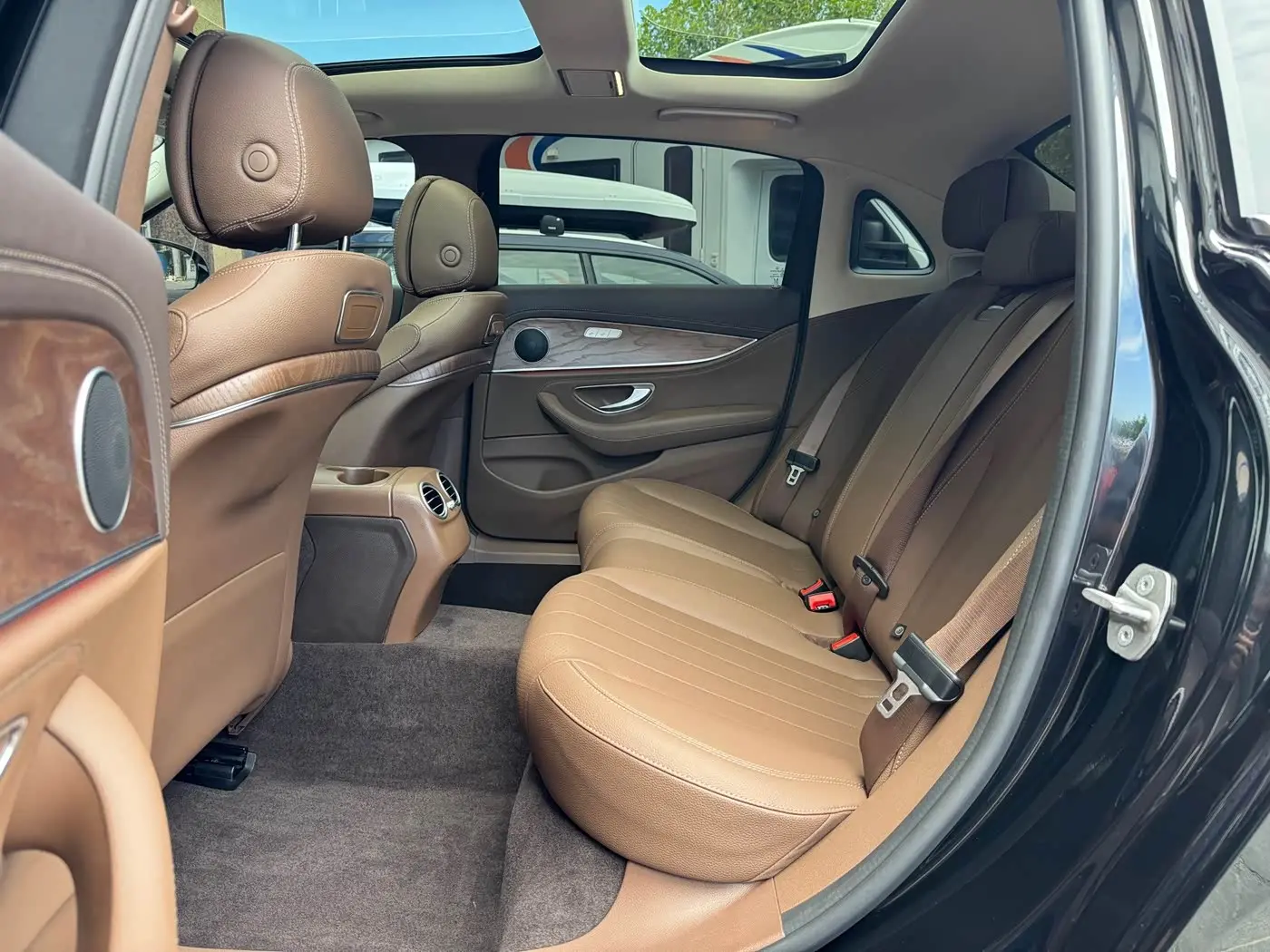 Mercedes-Benz E-Class 2020 — ფოტო 13/20