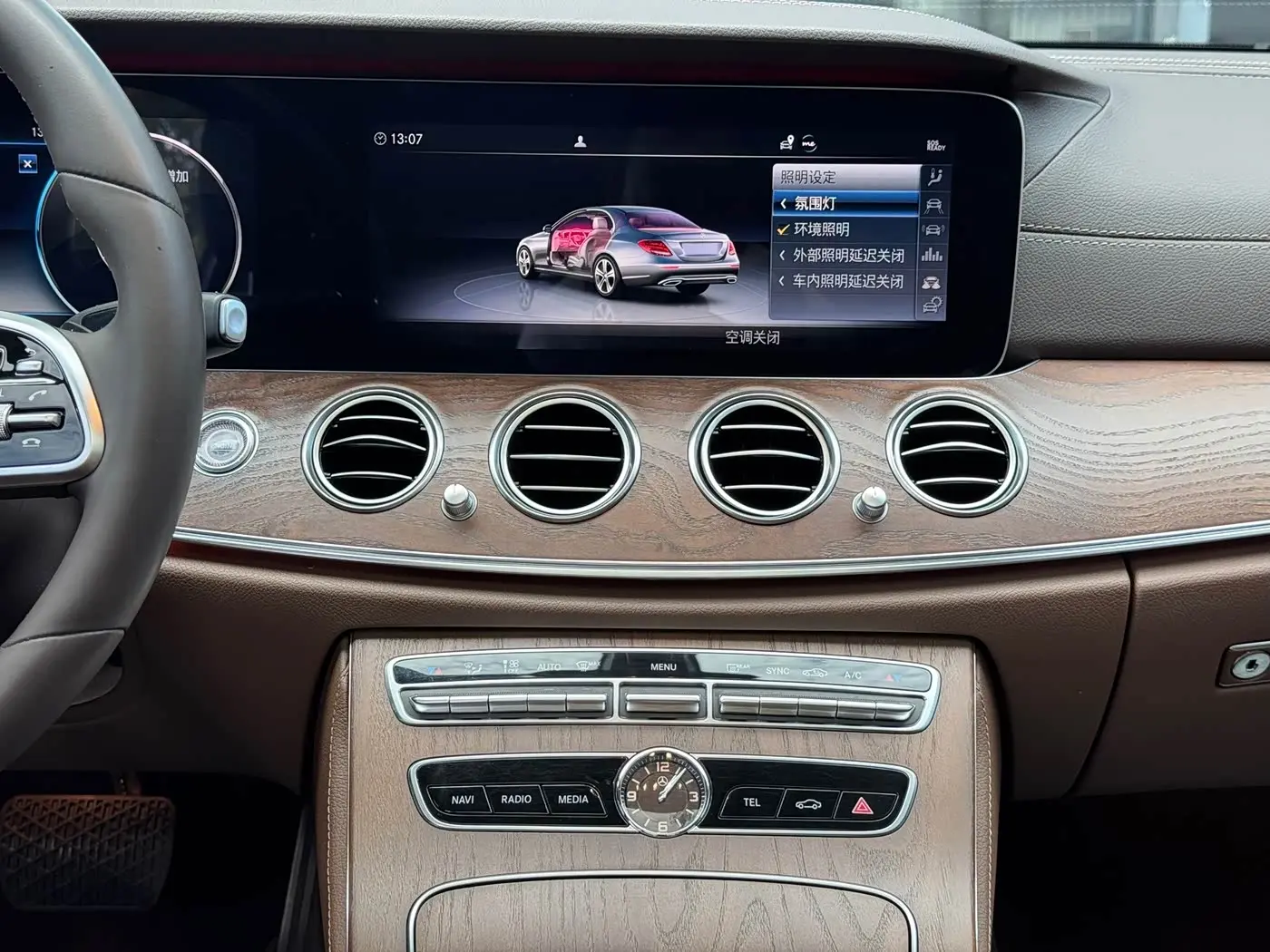 Mercedes-Benz E-Class 2020 — ფოტო 15/20