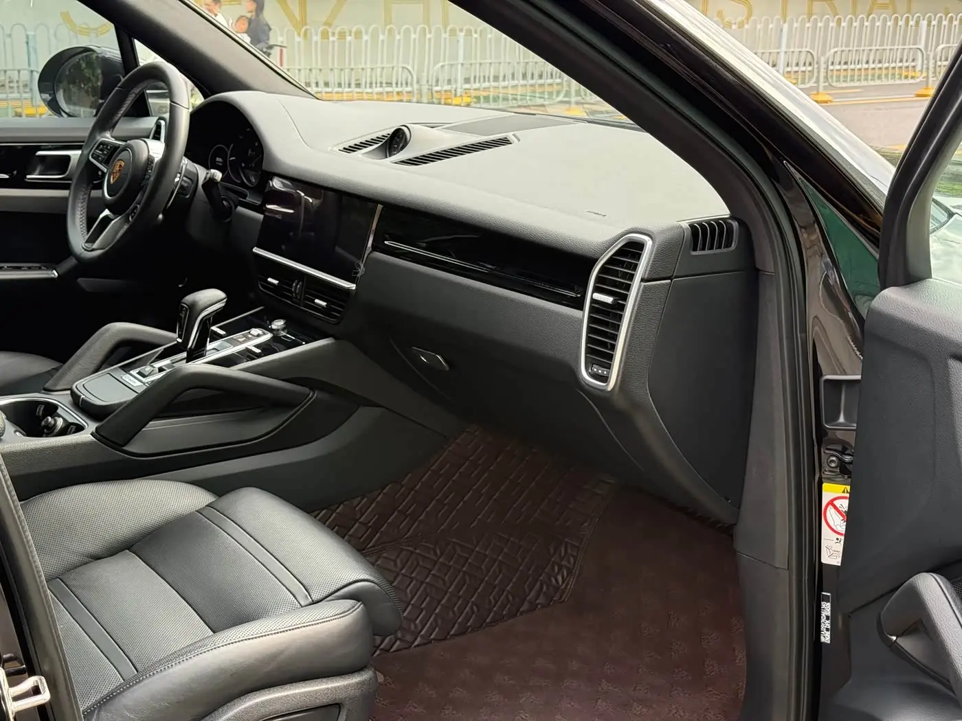 Porsche Cayenne New Energy 2019 — Photo 10/14