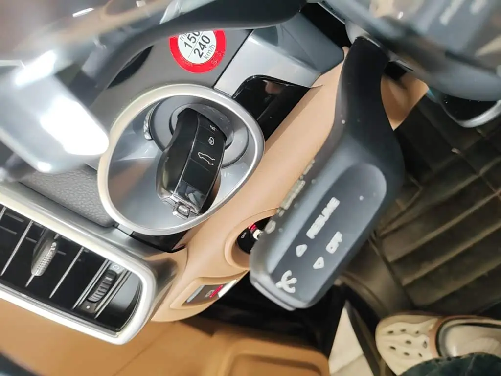 Porsche Cayenne 2018 — Photo 9/20