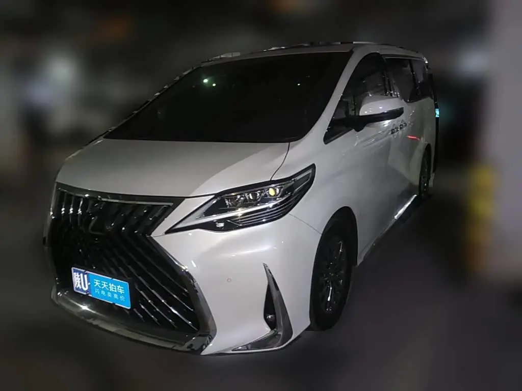 Lexus LM 2022 — Photo 1/13