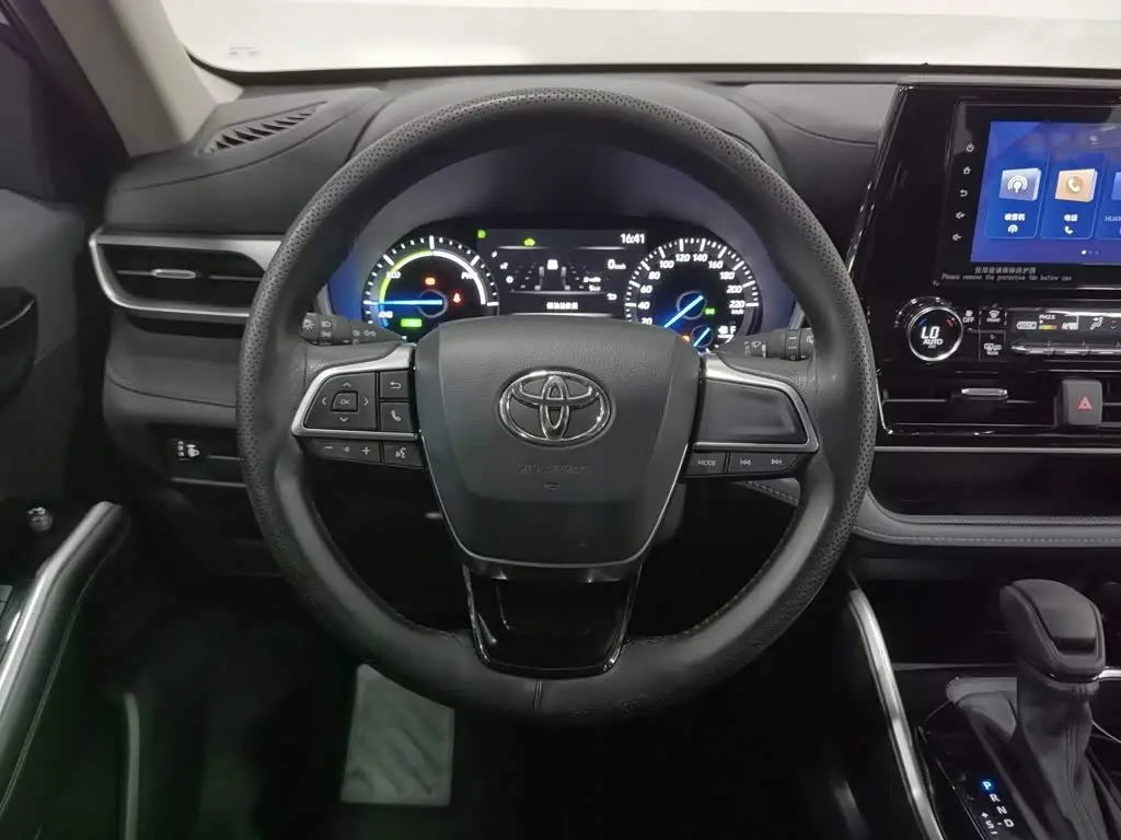 Toyota Highlander 2023 — Photo 11/20