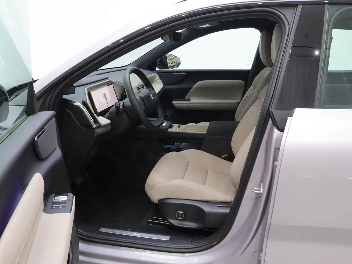 Volvo XC70 Plug-in Hybrid 2025 — Фото 11/20