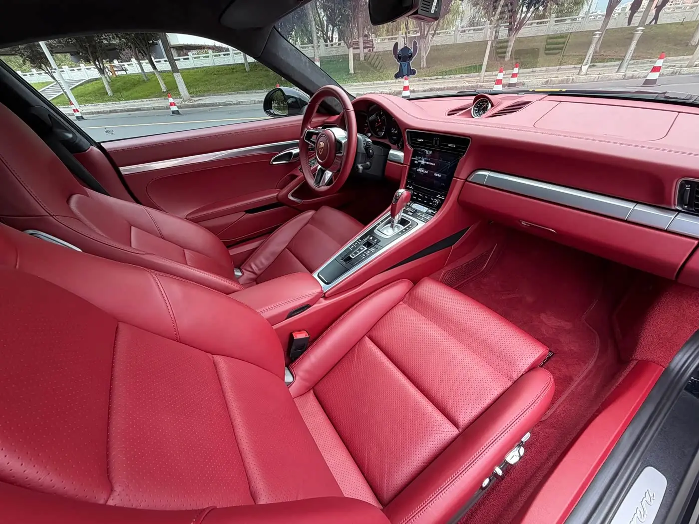 Porsche 911 2018 — Photo 13/19