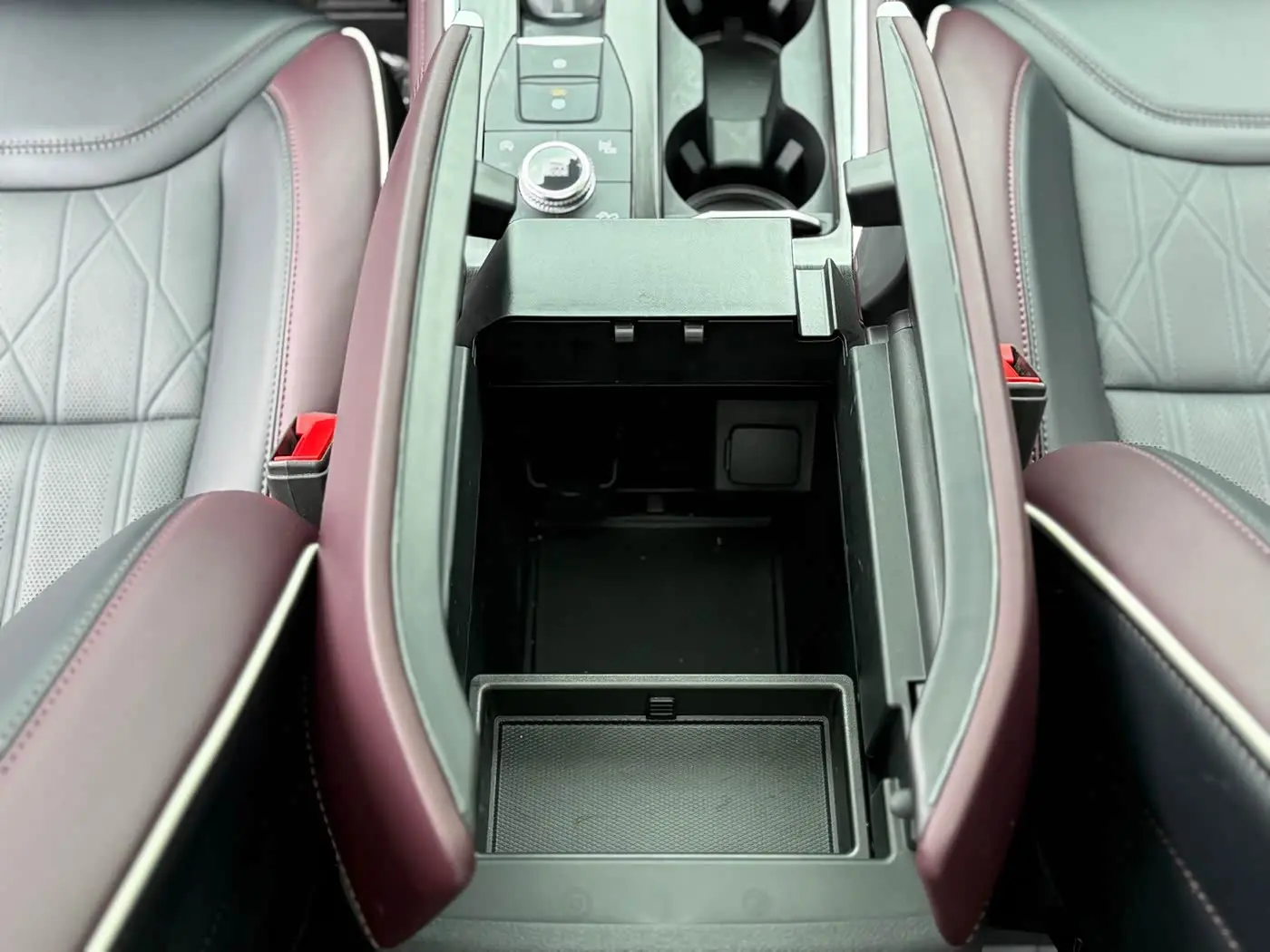 Ford Explorer 2023 — Photo 16/20
