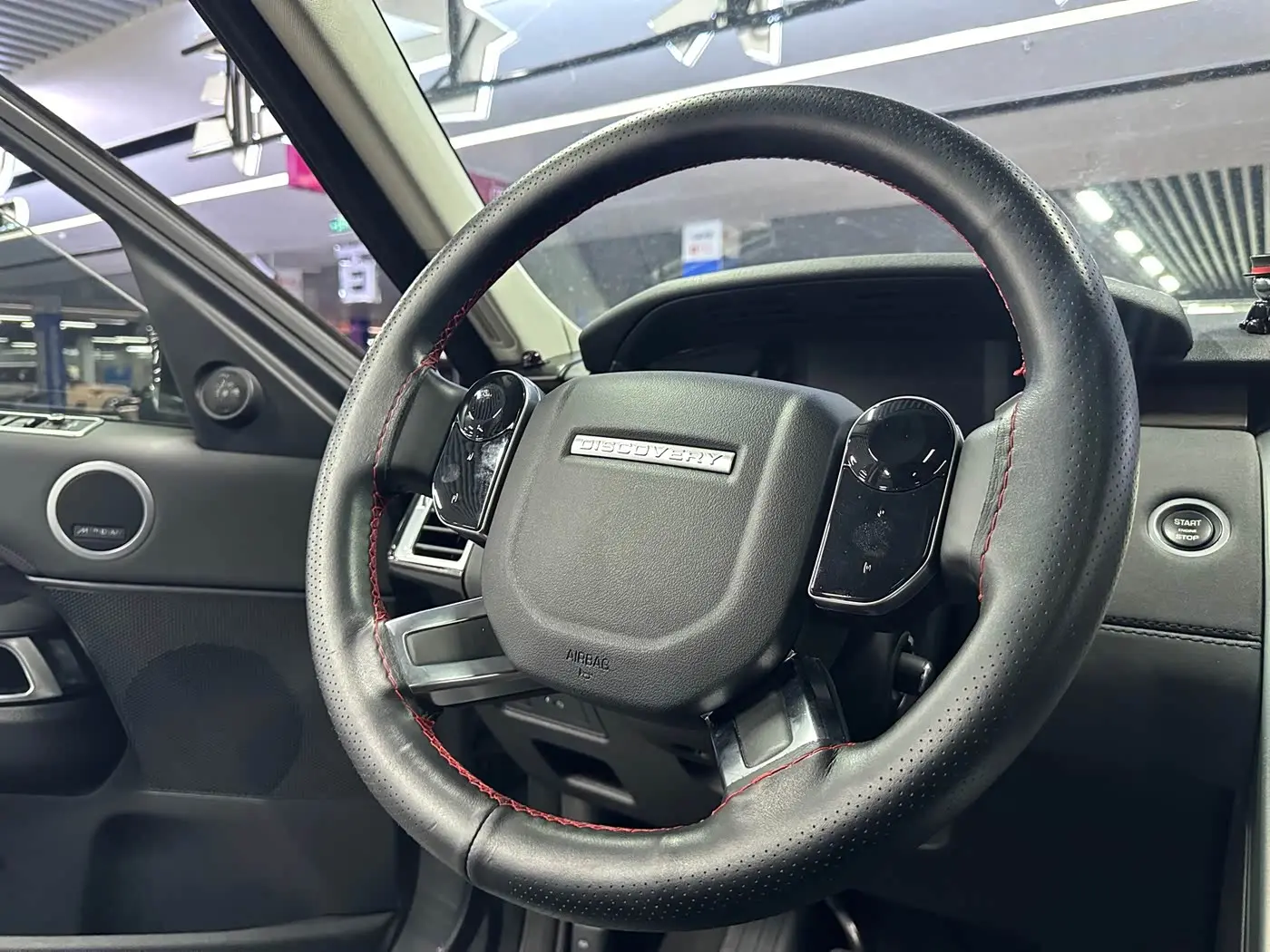 Land Rover Discovery 2020 — Фото 5/15