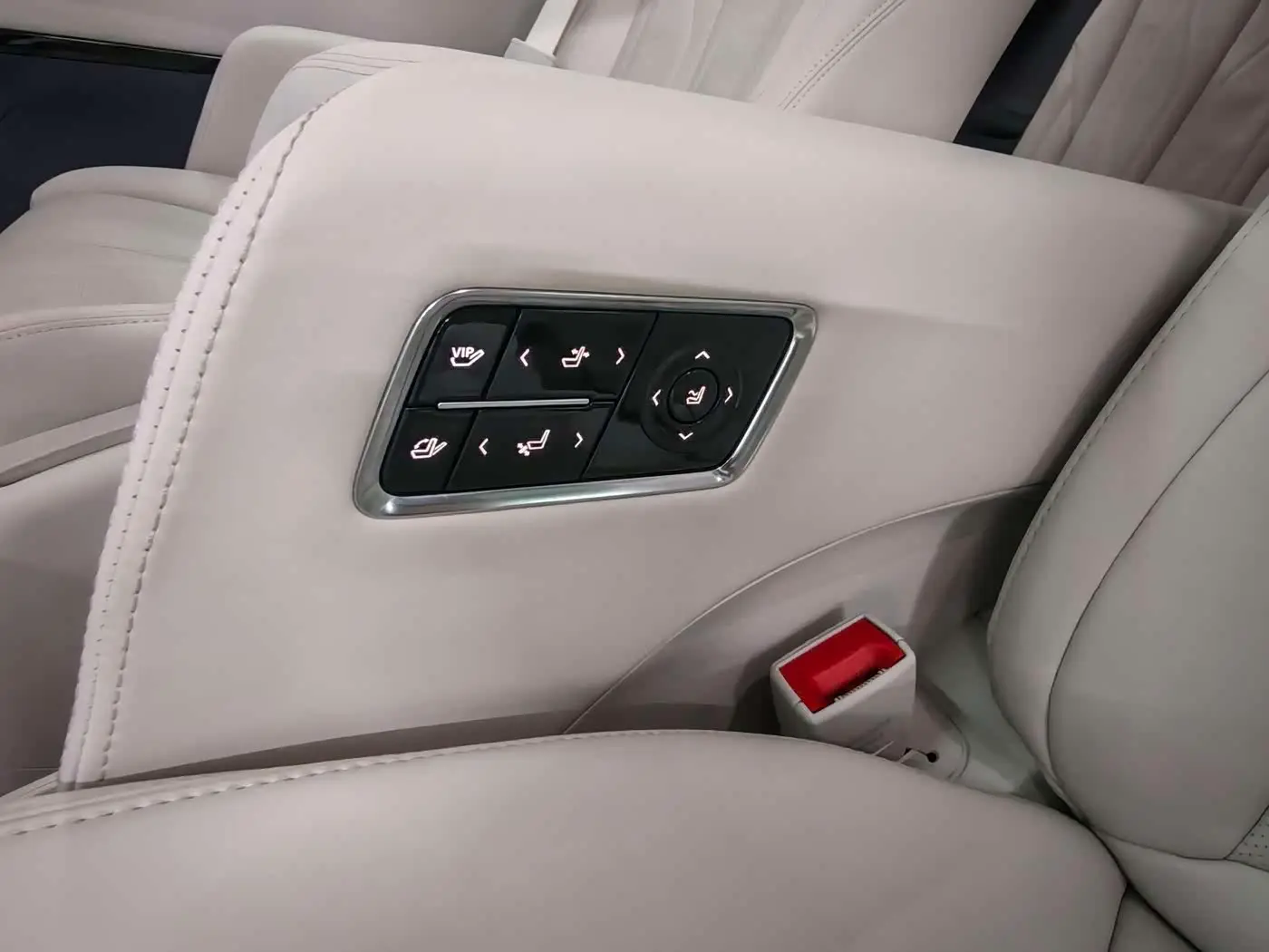 Buick GL8 New Energy 2025 — Photo 10/19