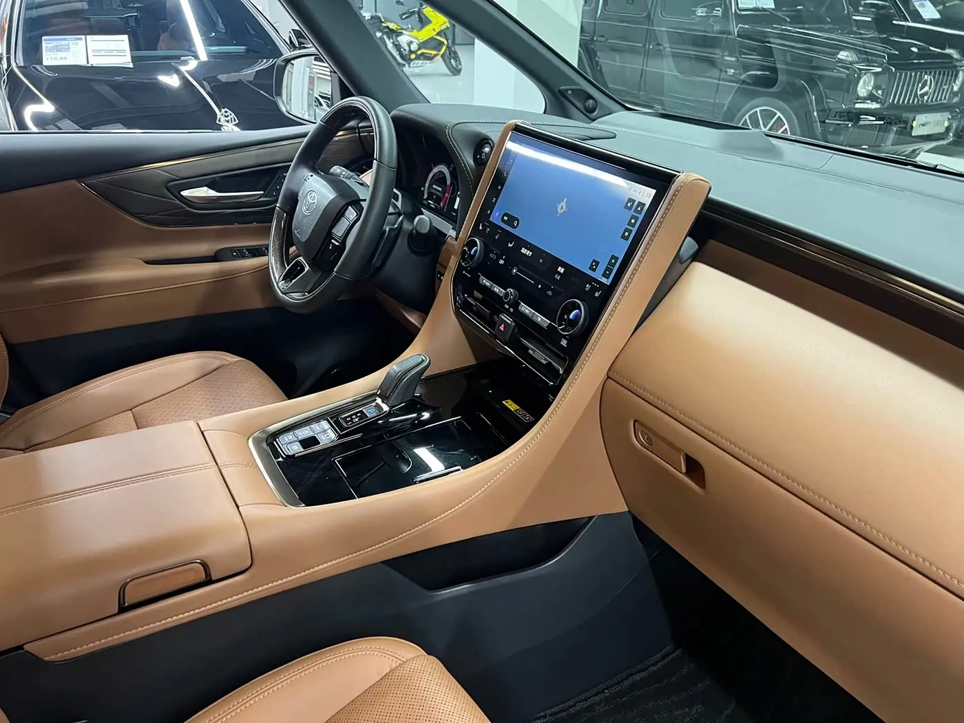 Toyota Alphard 2023 — Фото 20/20