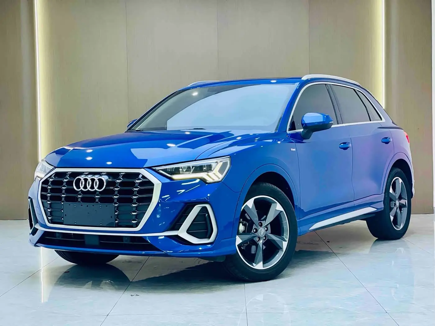 Audi Q3 2021 — Фото 1/20