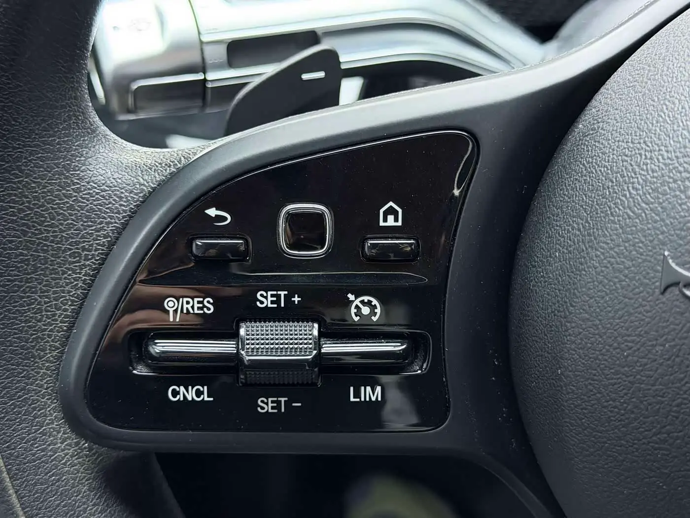 Mercedes-Benz A-Class 2022 — Photo 9/19