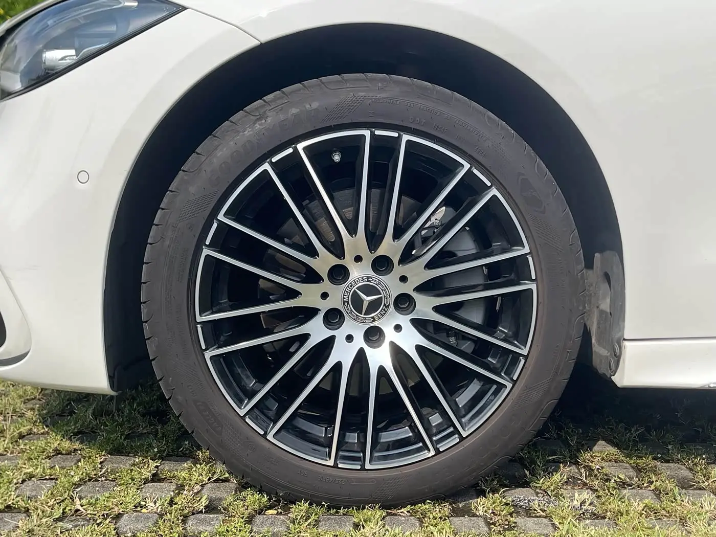 Mercedes-Benz C-Class 2025 — Photo 19/20