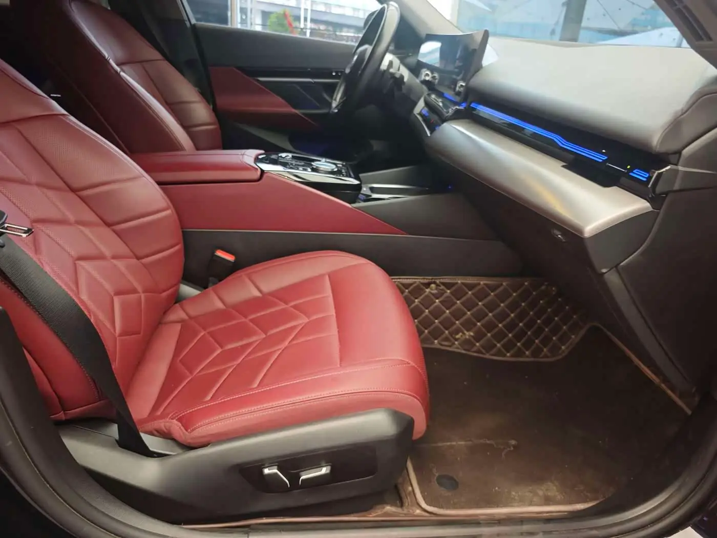BMW 5 Series 2024 — Photo 11/15