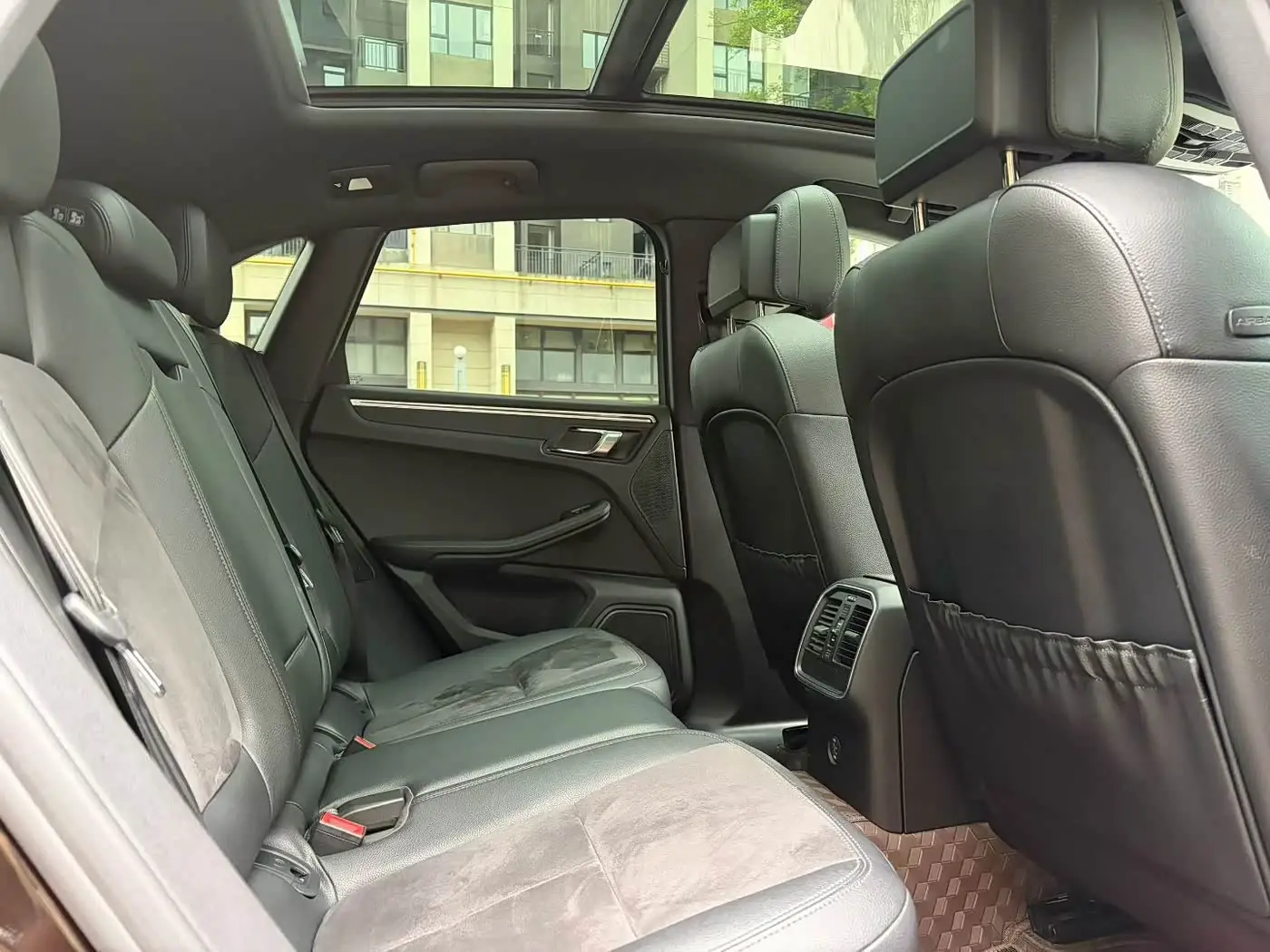 Porsche Macan 2019 — Photo 6/9
