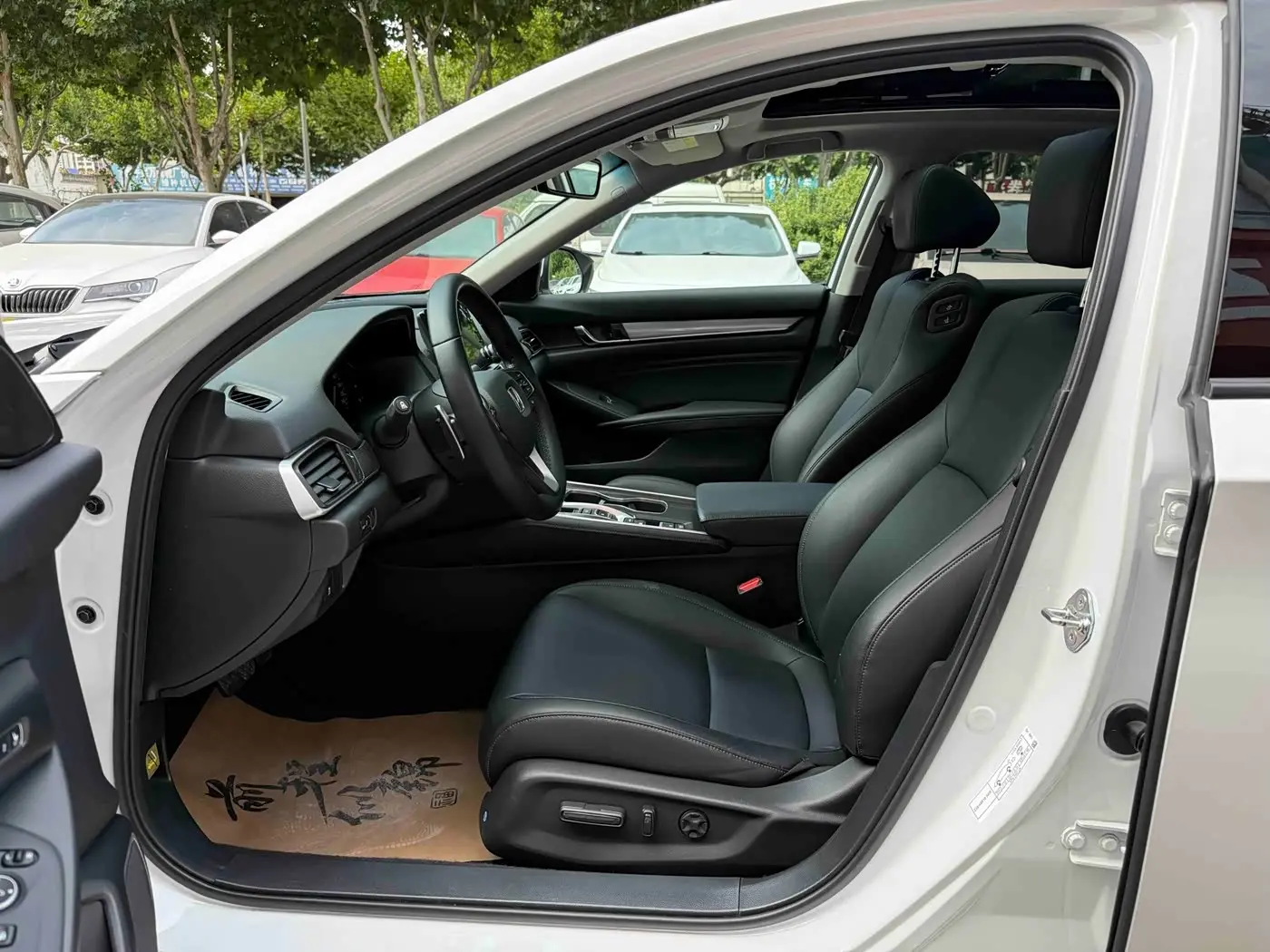 Honda Accord 2021 — Photo 13/14