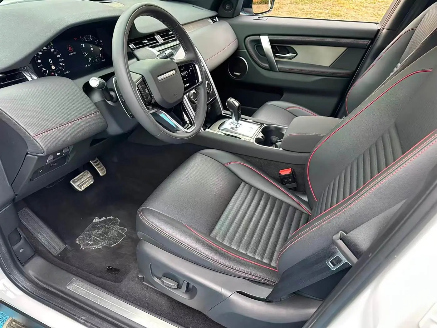 Land Rover Discovery Sport 2023 — Фото 4/11