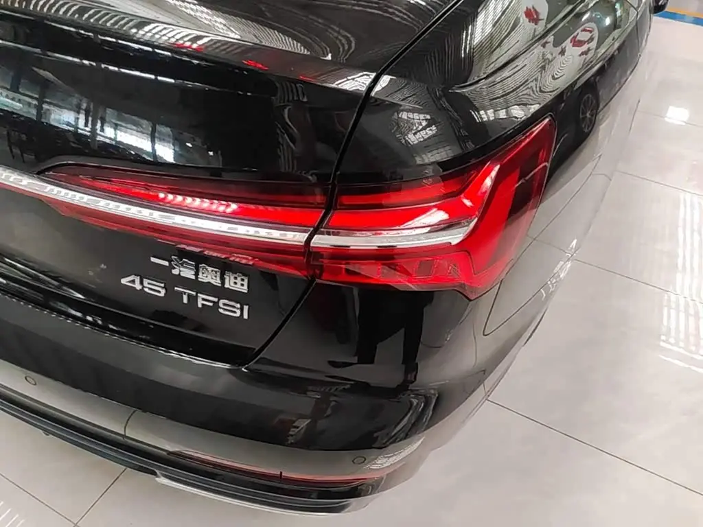 Audi A6L 2021 — Photo 8/20