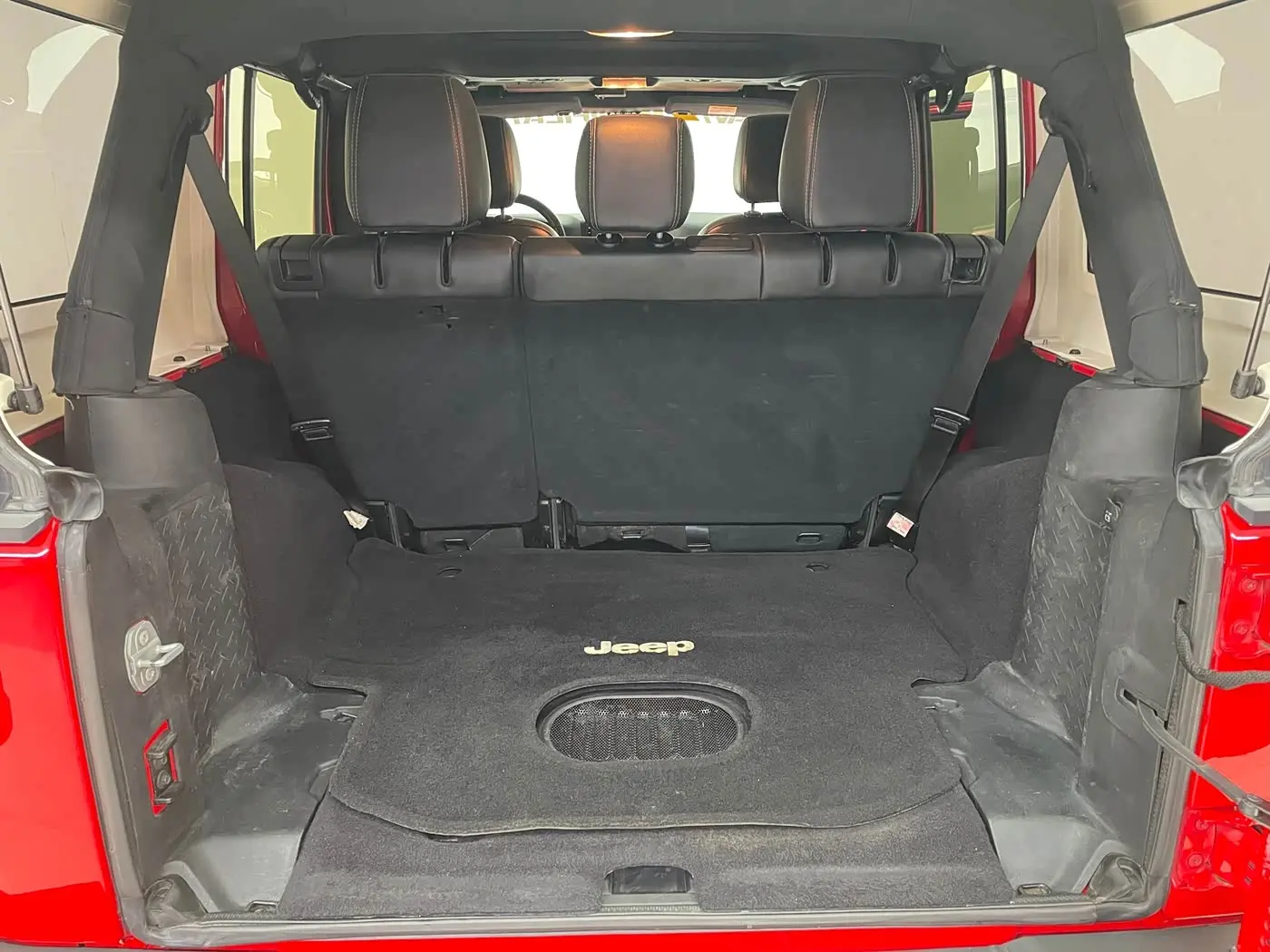 Jeep Wrangler 2017 — Фото 17/20