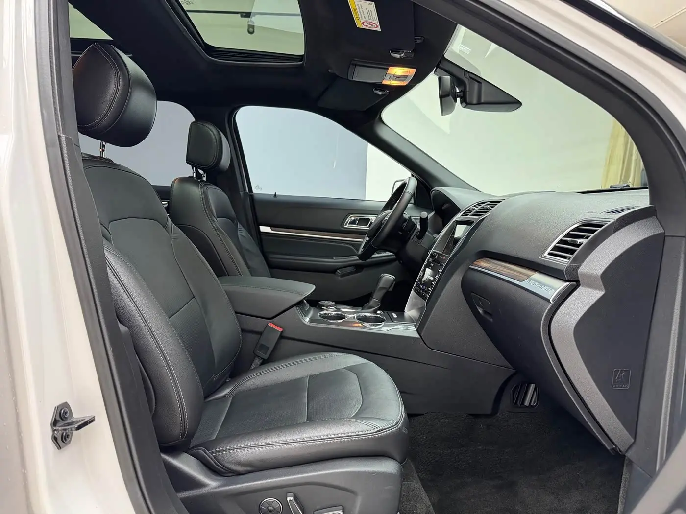 Ford Explorer 2018 — Фото 16/18