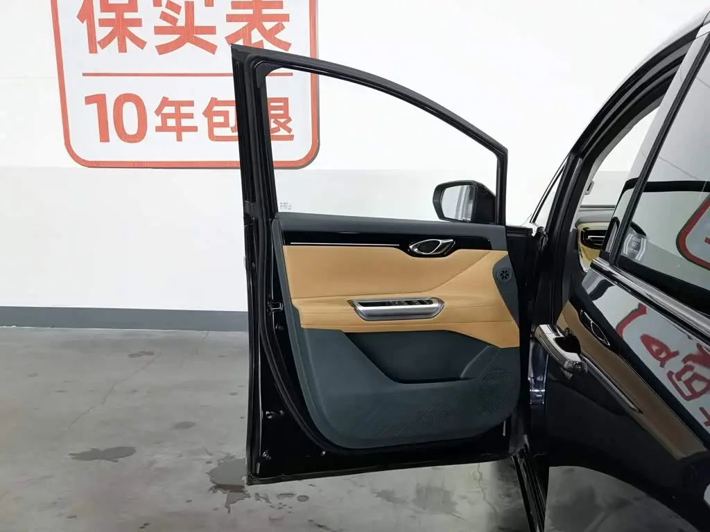 GAC Trumpchi Trumpchi E8 NEV 2024 — Фото 8/20
