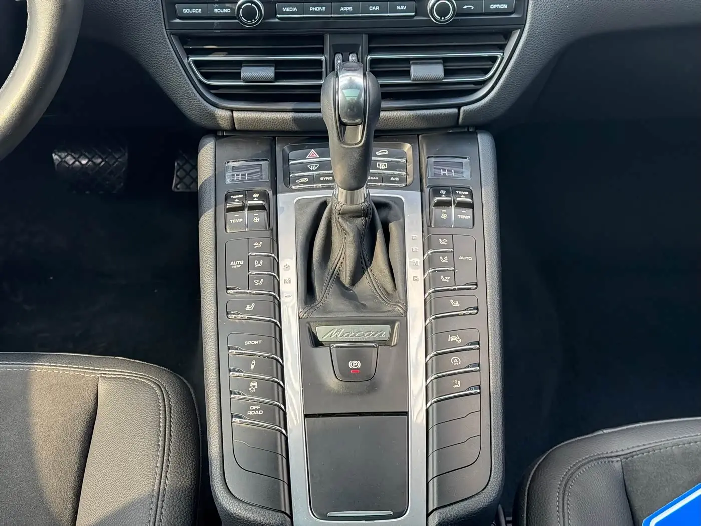 Porsche Macan 2021 — Photo 16/19