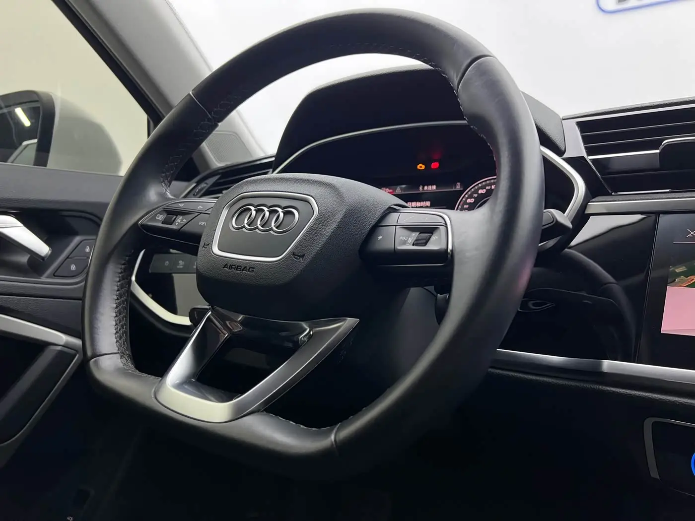 Audi Q3 2023 — Фото 11/20