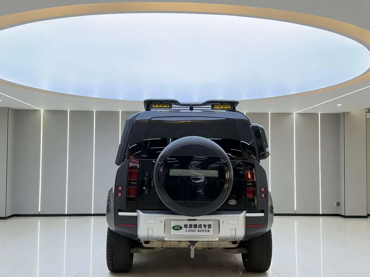 Land Rover Defender 2021 — Photo 8/9